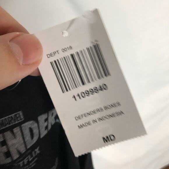 3/$20 Marvel Defenders NWT Junior Medium Black 100% Cotton Boxes Graphic T-Shirt - Picture 5 of 7